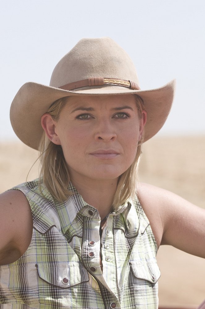 McLeod's Daughters - Into the Valley of the Shadow - Photos