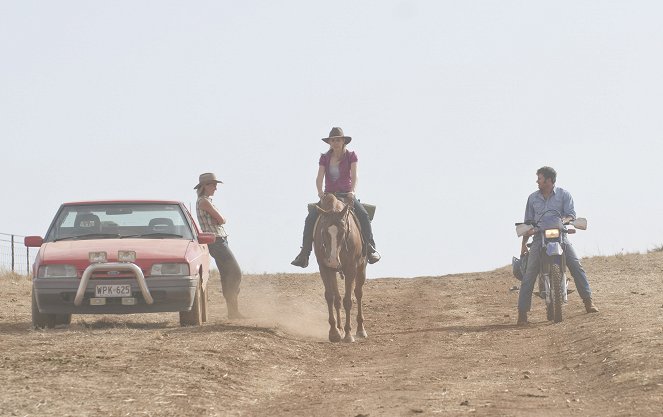 McLeod's Daughters - Into the Valley of the Shadow - Van film