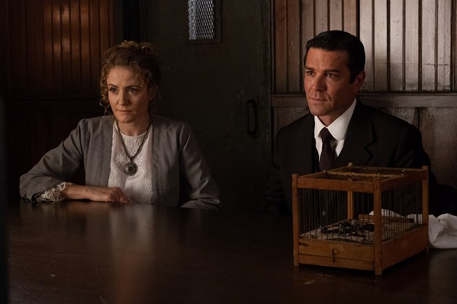 Murdoch Mysteries - Drowning in Money - Van film - Helene Joy, Yannick Bisson