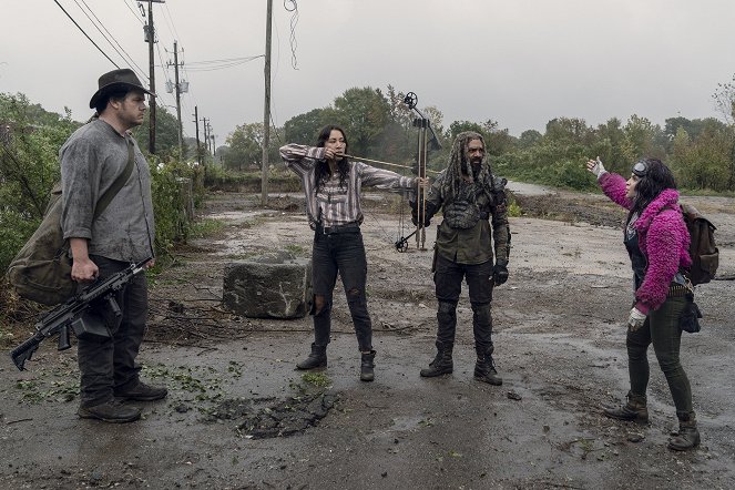 Los muertos - La torre - De la película - Josh McDermitt, Eleanor Matsuura, Khary Payton, Paola Lázaro-Muñoz