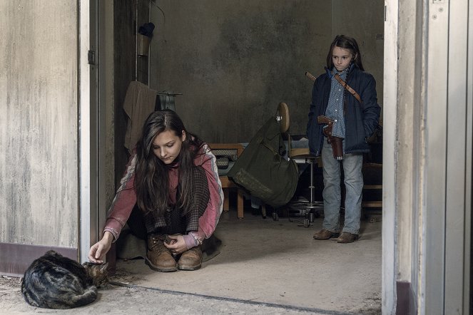 Walking Dead - Veža - Z filmu - Cassady McClincy, Cailey Fleming