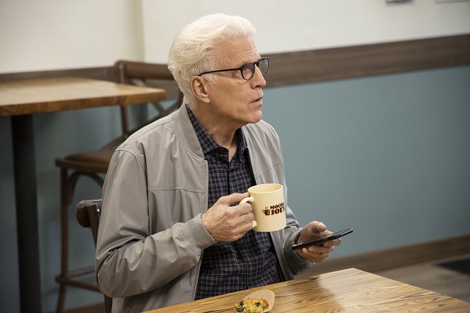 Curb Your Enthusiasm - Beep Panic - Photos - Ted Danson