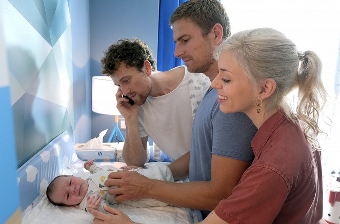 Toni - pôrodný asistent - Úspešná záležitosť - Z filmu - Artjom Gilz, Leo Reisinger, Jessica Matzig