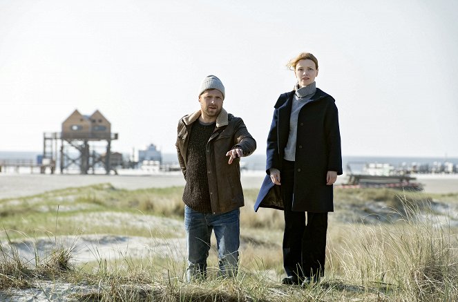Die Toten am Meer - Filmfotók - Christoph Letkowski, Karoline Schuch