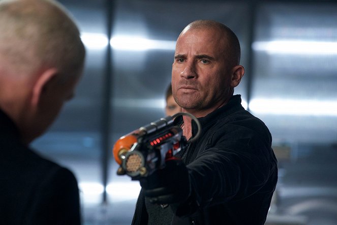 Legends of Tomorrow - Guest Starring John Noble - Photos - Dominic Purcell
