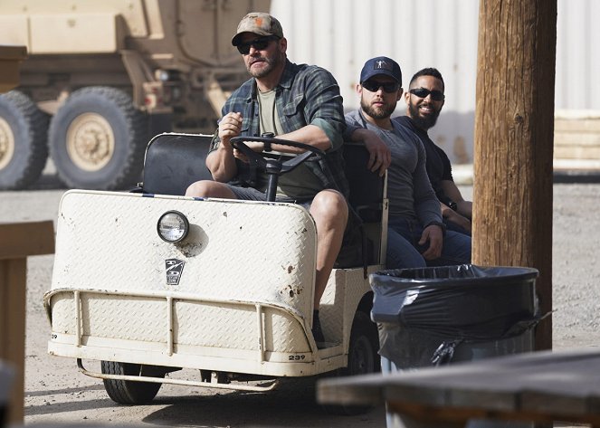 SEAL Team - Season 3 - Freund oder Feind? - Filmfotos - David Boreanaz, Max Thieriot, Neil Brown Jr.
