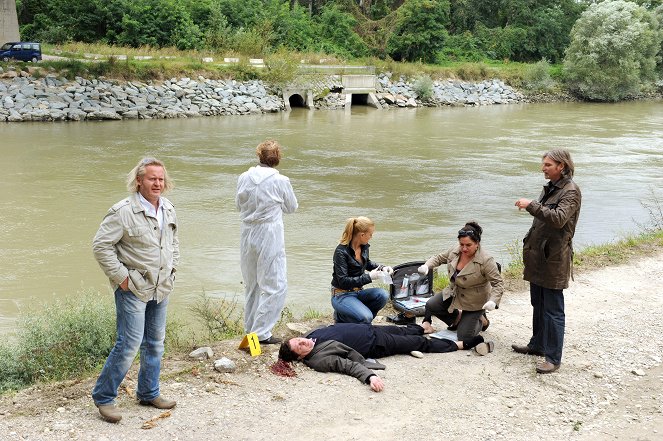 SOKO Donau - Season 6 - Entgleist - Photos - Gregor Seberg, Georg Veitl, Lilian Klebow, Maria Happel, Stefan Jürgens