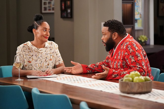Black-ish - A Game of Chicken - Photos - Tracee Ellis Ross, Anthony Anderson