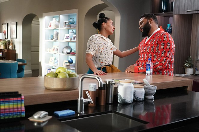 Black-ish - Season 6 - A Game of Chicken - Photos - Tracee Ellis Ross, Anthony Anderson