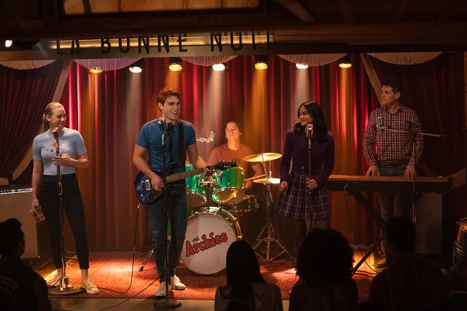 Riverdale - Chapter Seventy-Four: Wicked Little Town - Photos - Lili Reinhart, K.J. Apa, Cole Sprouse, Camila Mendes, Casey Cott