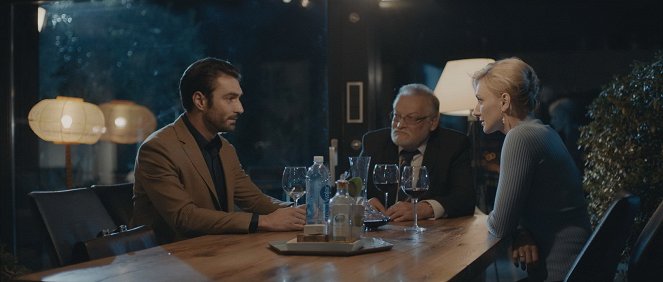 Mellékhatás - Episode 3 - Z filmu - Bálint Adorjáni, Frigyes Kovács, Alexandra Borbély