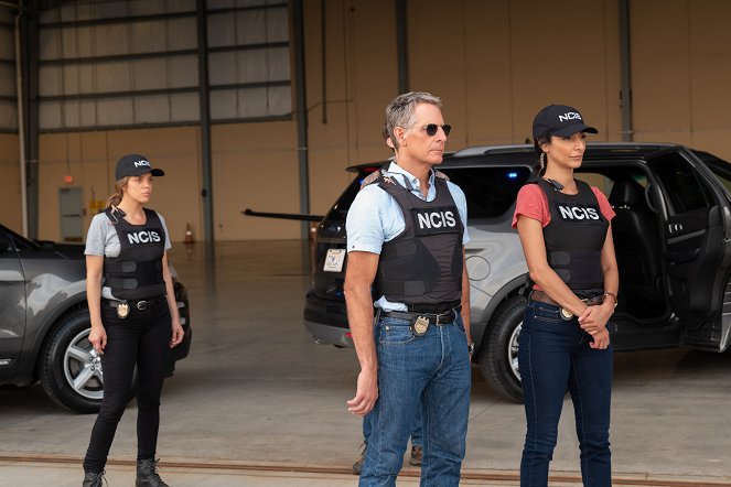 NCIS: New Orleans - Season 6 - The Terminator Conundrum - Photos - Vanessa Ferlito, Scott Bakula, Necar Zadegan
