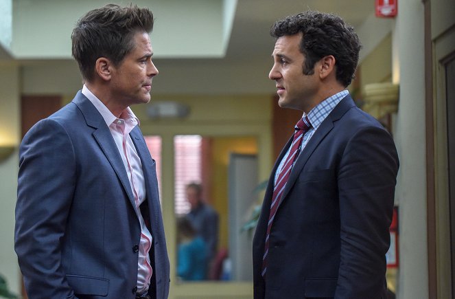 The Grinder - The Retooling of Dean Sanderson - Photos - Rob Lowe, Fred Savage