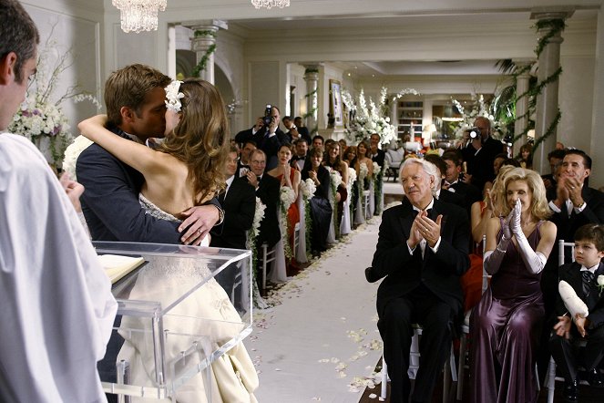 Dirty Sexy Money - The Wedding - Photos - Donald Sutherland, Jill Clayburgh