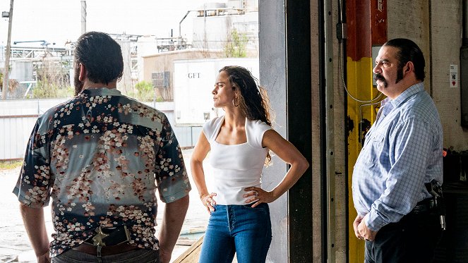 Queen of the South - They're Coming for You - Photos