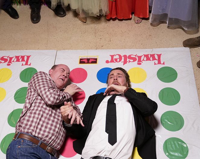 Bless This Mess - After-Prom - Photos - David Koechner, Dax Shepard