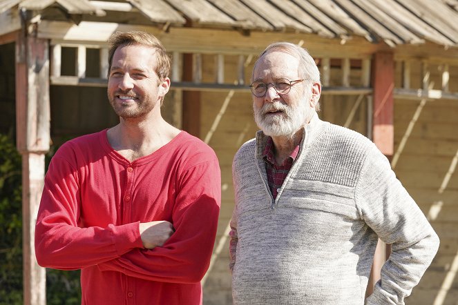 Farma na spadnutí - The Table - Z filmu - Ryan Hansen, Martin Mull