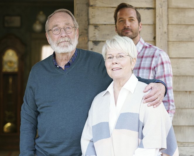 Bless This Mess - The Table - Photos - Martin Mull, Christine Estabrook