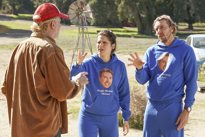 Bless This Mess - Season 2 - The Table - Photos - Lake Bell, Dax Shepard