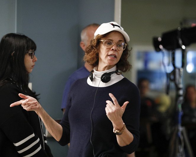 Grey's Anatomy - Put on a Happy Face - Making of - Deborah Pratt
