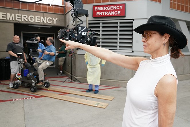 Grey's Anatomy - Season 16 - Put on a Happy Face - Making of - Deborah Pratt