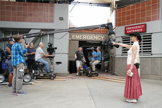 Grey's Anatomy - Put on a Happy Face - Van de set - Deborah Pratt