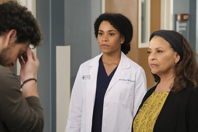 Grey's Anatomy - Die jungen Ärzte - Gute Miene, böses Spiel - Filmfotos - Kelly McCreary, Debbie Allen