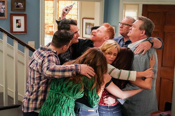 Modern Family - Season 11 - Finale: Part 2 - Photos - Ty Burrell, Jesse Tyler Ferguson, Julie Bowen, Ed O'Neill, Eric Stonestreet