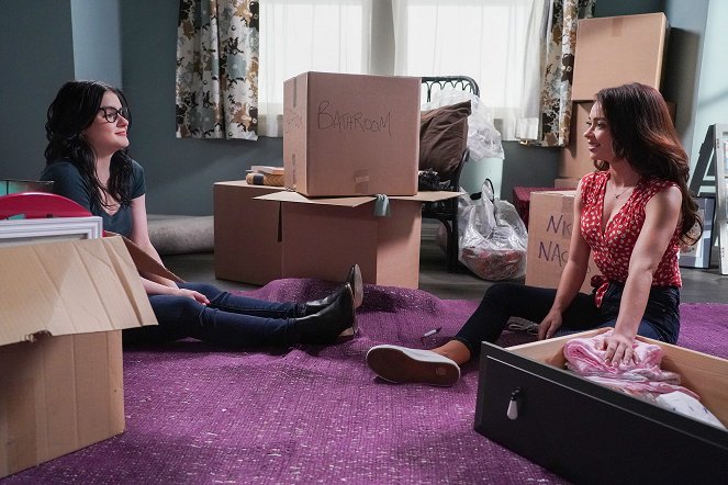 Modern Family - Final: 2.ª parte - De la película - Ariel Winter, Sarah Hyland