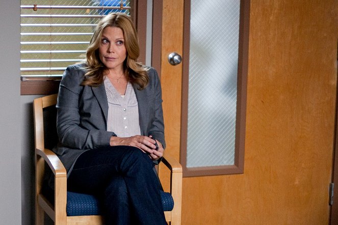 In Plain Sight - Season 4 - A Womb with a View - Photos - Mary McCormack