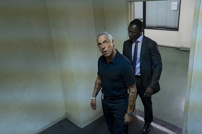 Bosch - Good People on Both Sides - Photos - Titus Welliver, Jamie Hector