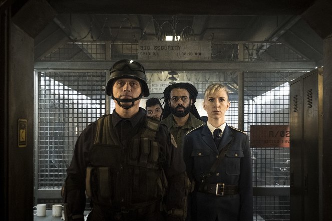 Snowpiercer - First, the Weather Changed - Photos - Daveed Diggs, Mickey Sumner