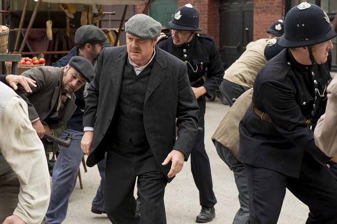 Murdoch Mysteries - On the Waterfront: Part 1 - Photos - Thomas Craig