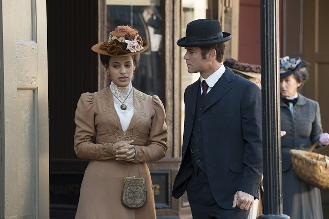 Murdoch Mysteries - Season 8 - Murdoch and the Temple of Death - Photos - Athena Karkanis, Yannick Bisson