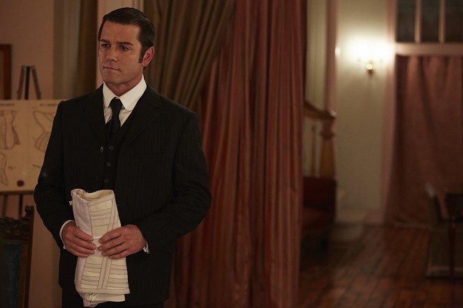 Les Enquêtes de Murdoch - Le Diable s'habille en corset - Film - Yannick Bisson