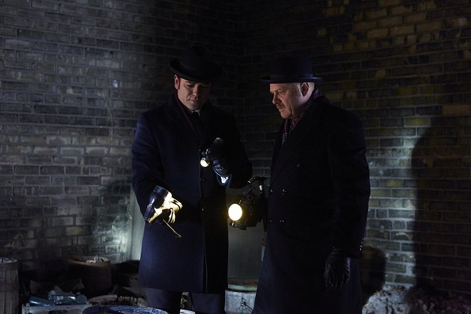 Murdoch Mysteries - Artful Detective - Filmfotos - Yannick Bisson, Thomas Craig