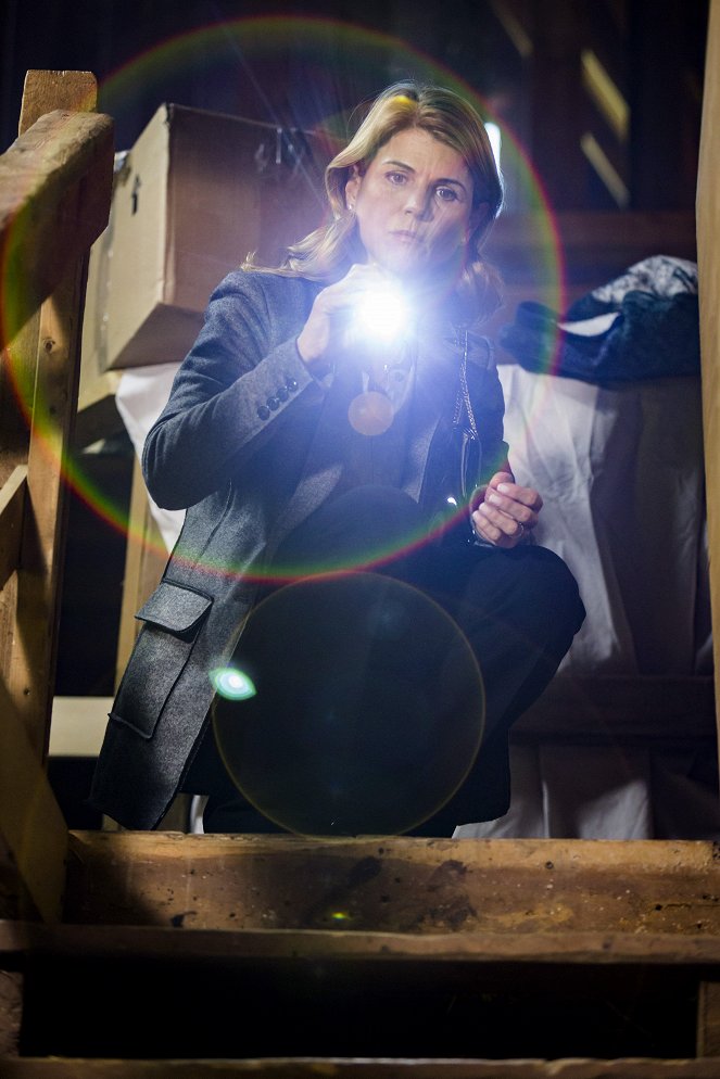 Garage Sale Mystery - Ein Fall für Jennifer Shannon: Leiche im Keller - Filmfotos