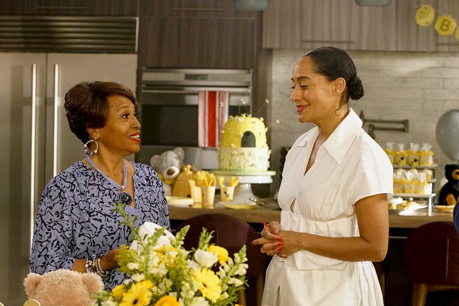 Black-ish - ...Baby One More Time - Photos - Jenifer Lewis, Tracee Ellis Ross