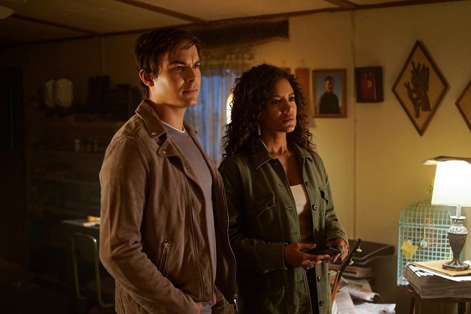 Roswell, New Mexico - Season 2 - Sex and Candy - Photos - Tyler Blackburn, Heather Hemmens