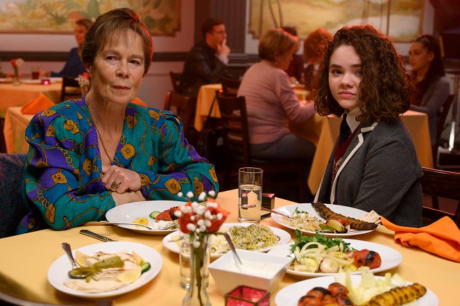 Better Things - Father's Day - Photos - Celia Imrie, Hannah Riley