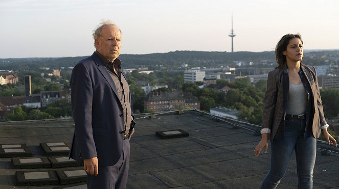 Tatort - Season 51 - Borowski und der Fluch der weißen Möwe - Photos - Axel Milberg, Almila Bağrıaçık