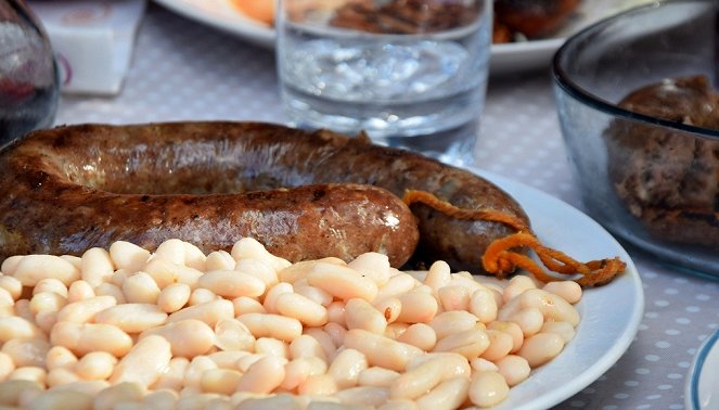 Zu Tisch ... - in La Garrotxa - Z filmu