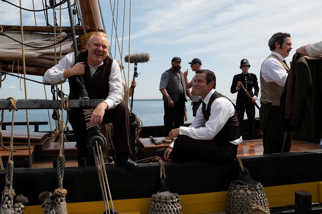 Murdoch Mysteries - Pirates of the Great Lakes - Van film - Thomas Craig, Yannick Bisson