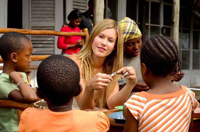 Menyasszonyi ruhában Afrikán keresztül - Filmfotók - Wolke Hegenbarth