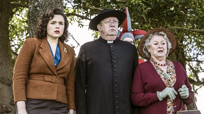 Father Brown - The Wisdom of the Fool - Photos - Emer Kenny, Mark Williams, Sorcha Cusack