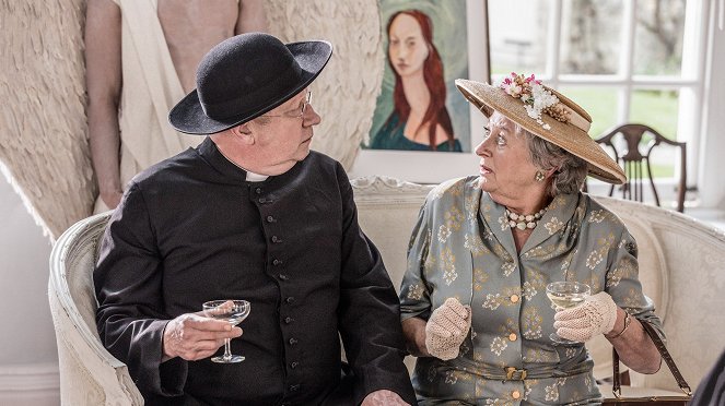 Father Brown - The Curse of the Aesthetic - Z filmu - Mark Williams, Sorcha Cusack