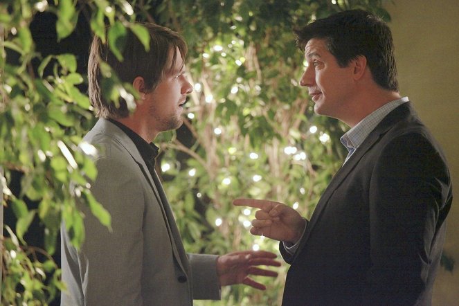 Happy Endings - Season 2 - The Shrink, the Dare, Her Date and Her Brother - Photos