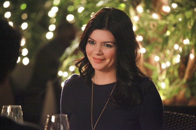 Happy Endings - Season 2 - The Shrink, the Dare, Her Date and Her Brother - Photos