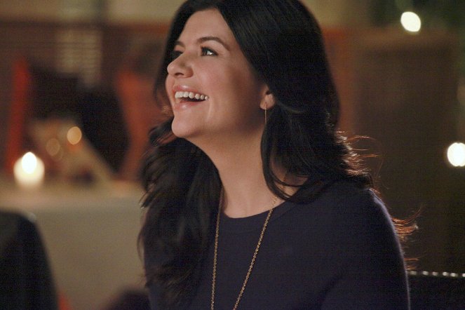 Happy Endings - Season 2 - The Shrink, the Dare, Her Date and Her Brother - Photos