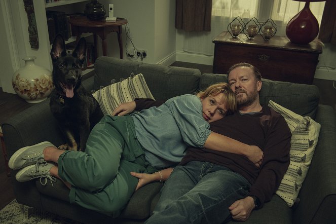 After Life - Season 2 - Werbefoto - Kerry Godliman, Ricky Gervais